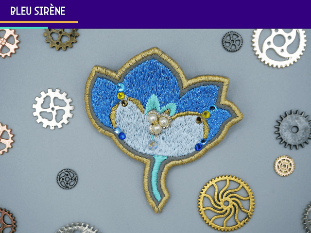 Clématite (Broche brodée main et machine)