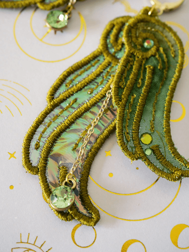 Pampulilu (Boucles d'oreille en dentelle brodée machine)